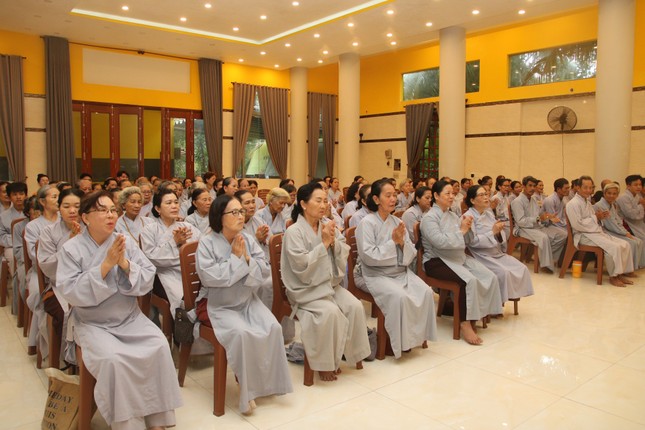 Hơn 100 Phật tử tham dự