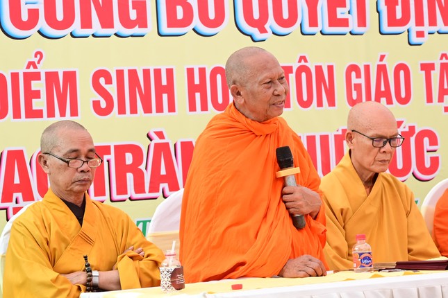 Hòa thượng Thạch Sok Xane ban đạo từ