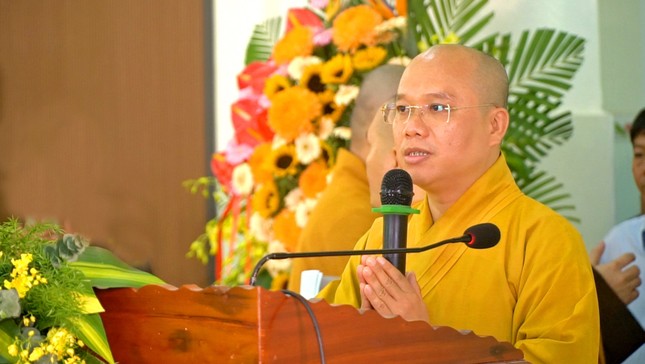 Đại đức Thích Trí Đức, Phó Thư ký Ban Trị sự GHPGVN TP.HCM công bố quyết định bổ nhiệm trụ trì chùa Quang Minh