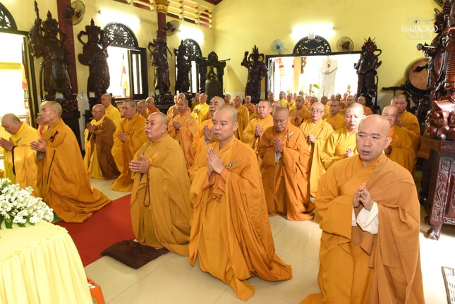 Chư Tăng phát lồ sám hối