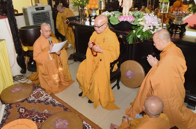 Nhị vị Thượng tọa đối thú an cư