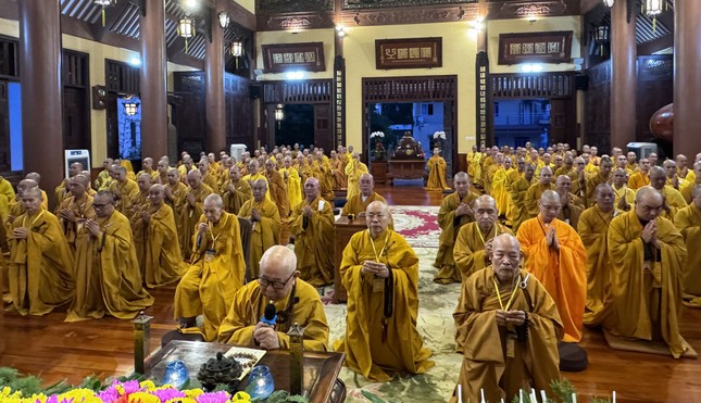 Chư tôn giáo phẩm nguyện hương bạch Phật
