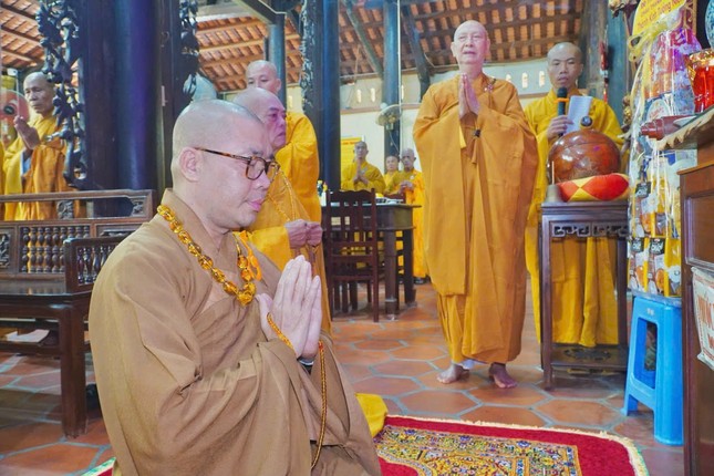 Thượng tọa Thích Quảng Lộc, Trưởng ban Trị sự Phật giáo tỉnh Tiền Giang thành kính tưởng niệm
