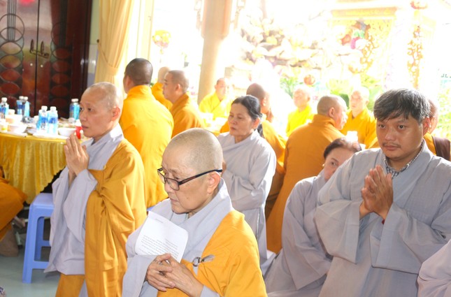 Ni sư Thích nữ An Hoa dâng lời tác bạch