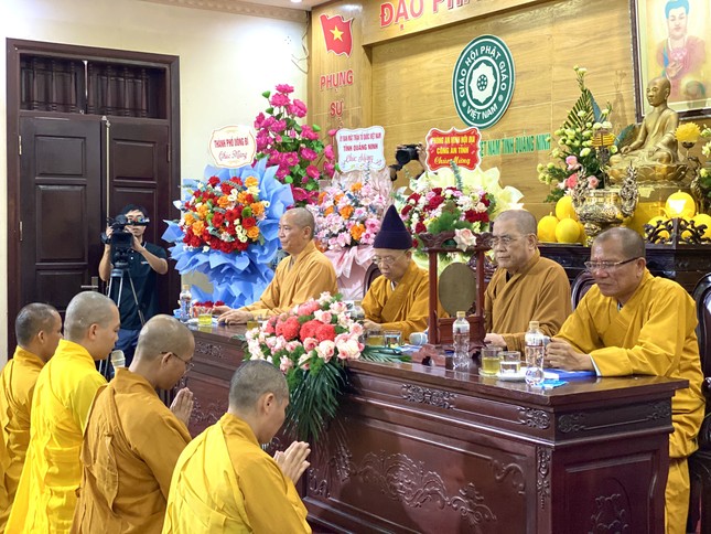 Chư tôn đức chứng minh