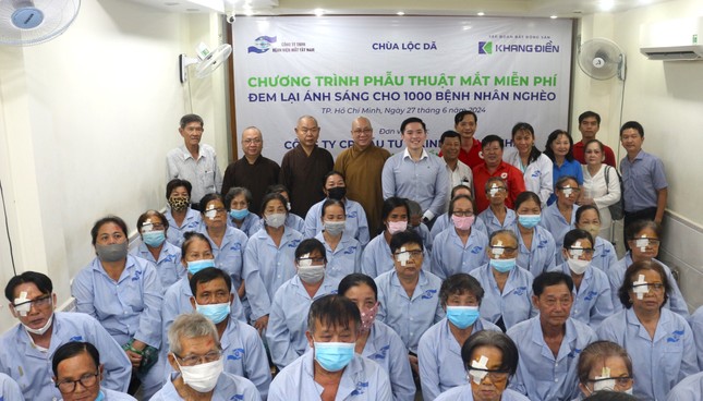 Các bệnh nhân được phẫu thuật mắt miễn phí tại Bệnh viện mắt Tây Nam Sài Gòn