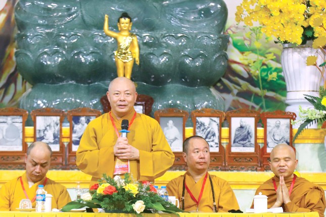 Thượng tọa Thích Tâm Định ban đạo từ