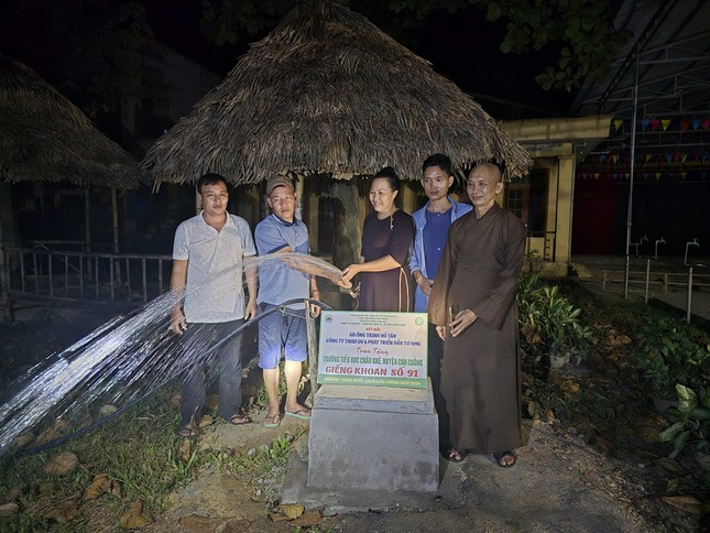 Bàn giao giếng khoan số 91 tại Trường Tiểu học Châu Khê, H.Con Cuông Bàn giao giếng khoan số 91 tại Trường Tiểu học Châu Khê, H.Con Cuông