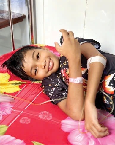 Rlang Nauy 10 tuổi chiến đấu với bệnh K tại khoa Ung bướu Huyết học, Bệnh viện Nhi đồng 2, TP.HCM Rlang Nauy 10 tuổi chiến đấu với bệnh K tại khoa Ung bướu Huyết học, Bệnh viện Nhi đồng 2, TP.HCM