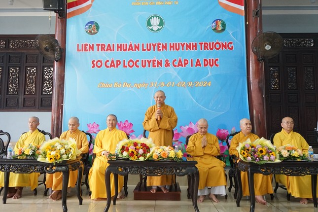 Hòa thượng Thích Từ Nghiêm ban đạo từ Hòa thượng Thích Từ Nghiêm ban đạo từ