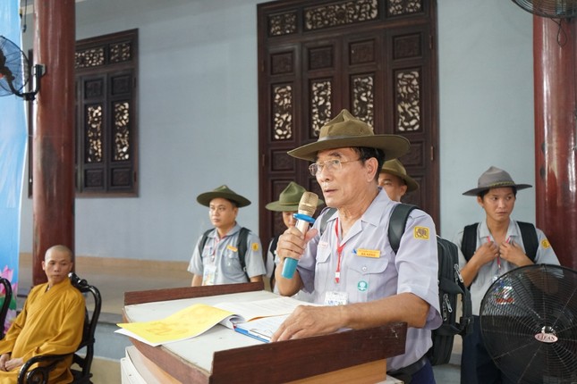 Huynh trưởng cấp Dũng Tâm Lập Lê Hà Thọ phát biểu khai mạc Huynh trưởng cấp Dũng Tâm Lập Lê Hà Thọ phát biểu khai mạc