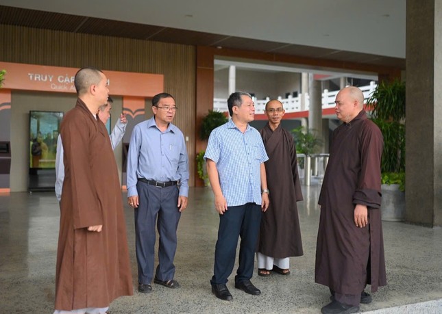 Đoàn đã khảo sát các địa điểm và đưa ra những phương án khả thi để cải tạo, nâng cấp cơ sở hạ tầng