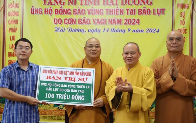 Ban Trị sự GHPGVN tỉnh Hải Dương trao tặng 100 triệu đồng ủng hộ đồng bào vùng thiên tai, bão lụt Ban Trị sự GHPGVN tỉnh Hải Dương trao tặng 100 triệu đồng ủng hộ đồng bào vùng thiên tai, bão lụt