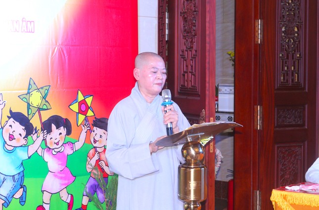 Ni sư Thích nữ Huệ Tuyến phát biểu Ni sư Thích nữ Huệ Tuyến phát biểu