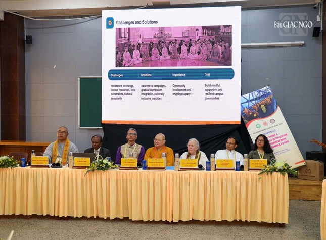 Diễn đàn 4 với chủ đề “Chánh niệm trong giáo dục vì tương lai từ bi và bền vững” dưới sự chủ tọa của Thượng tọa Tiến sĩ Thích Đức Tuấn Diễn đàn 4 với chủ đề “Chánh niệm trong giáo dục vì tương lai từ bi và bền vững” dưới sự chủ tọa của Thượng tọa Tiến sĩ Thích Đức Tuấn