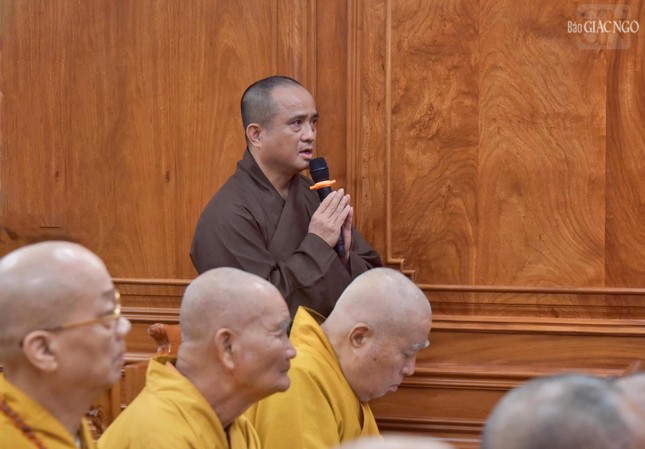 Thượng tọa Thích Tâm Hải thuyết minh hình ảnh về tiến trình an vị xá-lợi Bồ-tát Thích Quảng Đức