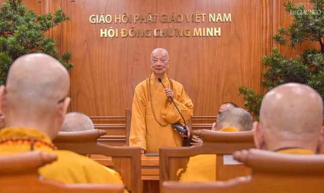 Đức Pháp chủ ban Đạo từ đúc kết phiên Đại nghị