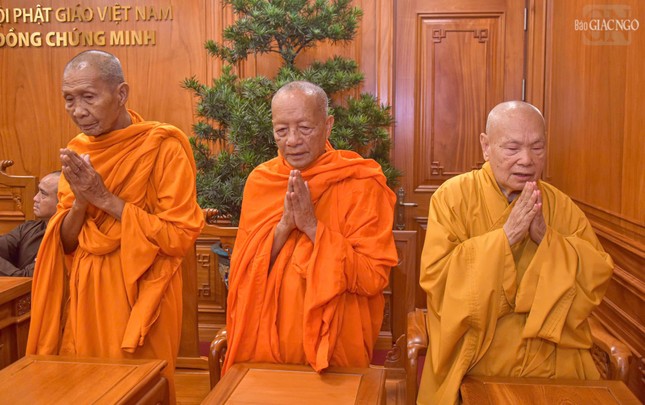 Chư vị Phó Pháp chủ: Trưởng lão Hoà thượng Thích Thiện Nhơn (kiêm Chủ tịch Hội đồng Trị sự), Trưởng lão Hoà thượng Tăng Nô, Trưởng lão Hoà thượng Chau Ty (từ phải sang)