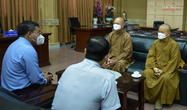 Đại diện Hội đồng Điều hành Học viện Phật giáo VN tại TP.HCM đón tiếp Ban Tôn giáo TP