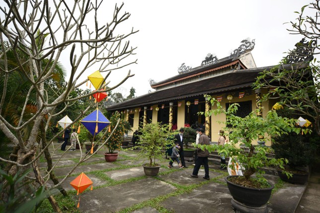 Dịch bệnh còn phức tạp nên người dân vẫn tuân thủ các quy định 5K khi đến lễ chùa