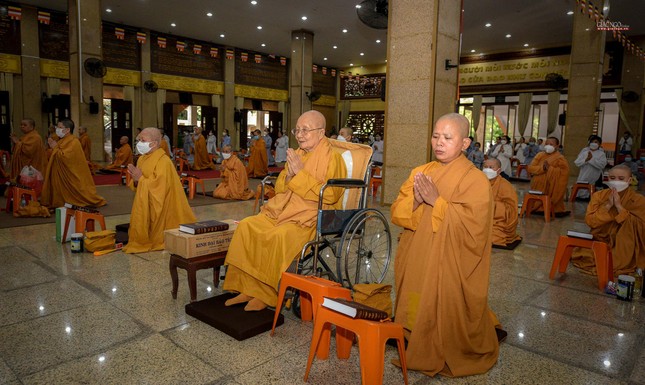 Ni sư Kiến Liên (tịnh xá Ngọc Thành) cùng Ni giới tại buổi lễ Ni sư Kiến Liên (tịnh xá Ngọc Thành) cùng Ni giới tại buổi lễ