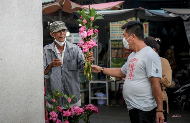 Tình trạng bói toán, mua bán lộn xộn, chèo kéo khách hành hương trước cổng chùa trước đây đã không còn