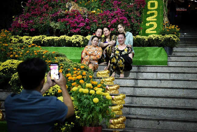 Đây cũng là dịp mà các thành viên trong gia đình quây quần bên nhau đi lễ chùa. Nhắc nhở bản thân phải biết trân quý thời gian, sức khỏe cũng như các mối quan hệ xung quanh mình