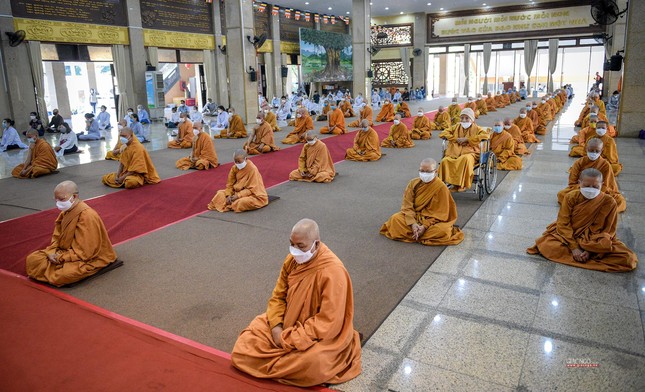 Lễ tưởng niệm diễn ra ngắn gọn, yên tĩnh và được tinh giản các nghi thức