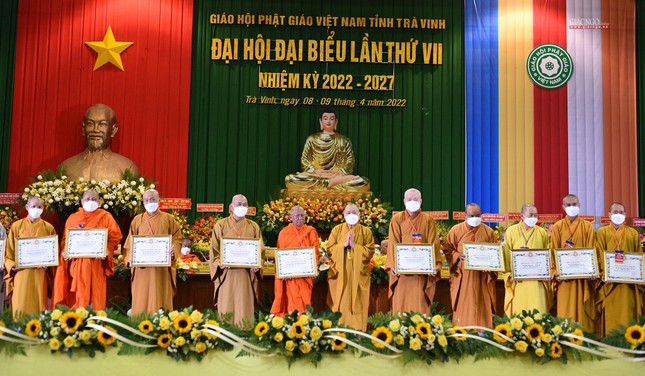 Trung ương Giáo hội trao tặng Bằng tuyên dương công đức đến chư tôn đức