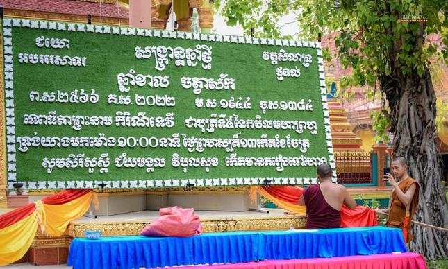 Lễ đài đón chư Thiên năm mới với nội dung chào đón năm mới Phật lịch 2566 - Dương lịch 2022 với đứa con thứ 5 của MahaPrum giáng trần lúc 10 giờ ngày 15-4