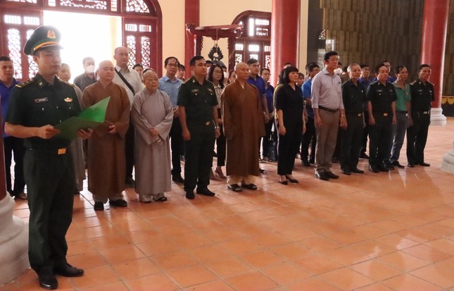 Đại diện chính quyền, Phật giáo quận 4 thắp hương tưởng niệm các anh hùng liệt sĩ tại Đền thờ Liệt sĩ Di tích lịch sử quốc gia khu vực đồn Long Khốt Đại diện chính quyền, Phật giáo quận 4 thắp hương tưởng niệm các anh hùng liệt sĩ tại Đền thờ Liệt sĩ Di tích lịch sử quốc gia khu vực đồn Long Khốt