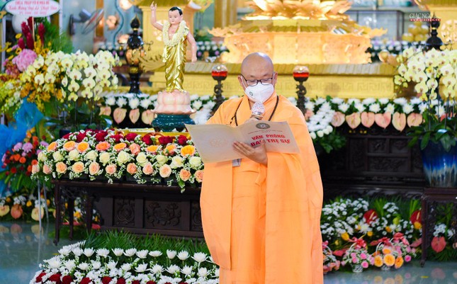 Thượng tọa Thích Minh Bảo, Trưởng ban Trị sự Phật giáo quận 4 đọc thông điệp Phật đản Thượng tọa Thích Minh Bảo, Trưởng ban Trị sự Phật giáo quận 4 đọc thông điệp Phật đản