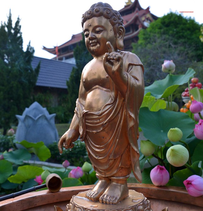 Tôn tượng tại chùa Huê Nghiêm (TP.Thủ Đức) - Ảnh Bảo Toàn