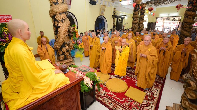 Chư tôn đức Tăng, Ni quận Phú Nhuận dâng hương tưởng niệm