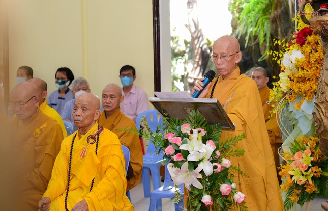 Hòa thượng Thích Giác Trí, trụ trì tổ đình Quán Thế Âm đọc văn tưởng niệm