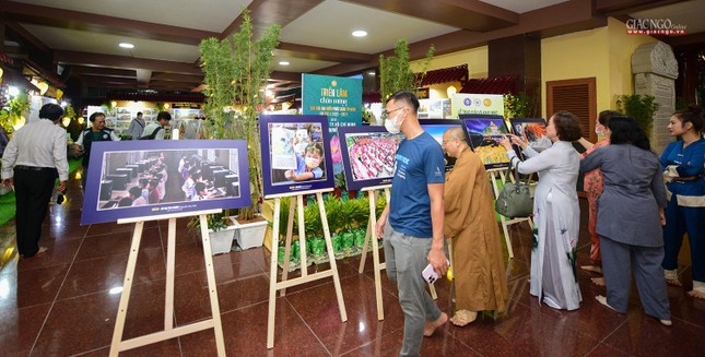 Triển lãm đón chào rất nhiều khách tham quan đến xem ảnh Triển lãm đón chào rất nhiều khách tham quan đến xem ảnh