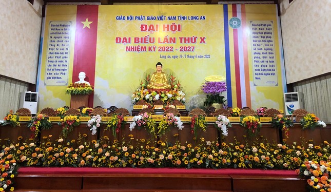 Hội trường chính tại chùa Thiên Châu - Văn phòng Ban Trị sự tỉnh, nơi diễn ra phiên đại hội trù bị chiều nay Hội trường chính tại chùa Thiên Châu - Văn phòng Ban Trị sự tỉnh, nơi diễn ra phiên đại hội trù bị chiều nay