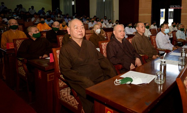 Chư tôn đức Ban Trị sự GHPGVN TP.HCM tại buổi tiếp xúc cử tri Chư tôn đức Ban Trị sự GHPGVN TP.HCM tại buổi tiếp xúc cử tri
