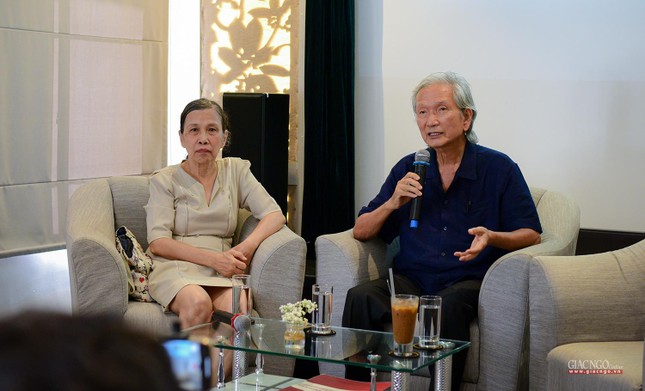 Tiến sĩ Bùi Trân Phượng và nhà nghiên cứu Trần Đình Sơn giải đáp những thắc mắc của khán thính giả Tiến sĩ Bùi Trân Phượng và nhà nghiên cứu Trần Đình Sơn giải đáp những thắc mắc của khán thính giả