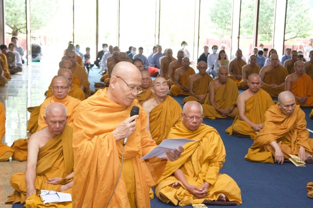 Hòa thượng Thích Minh Bửu cung tuyên tiểu sử Hòa thượng Thích Giác Nhiên