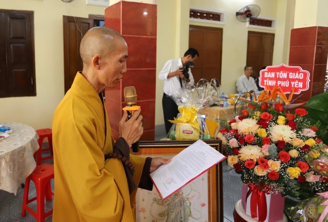 Đại đức Thích Quảng Bá công bố quyết định bổ nhiệm trụ trì đối với Ni trưởng Thích nữ Trúc Liên