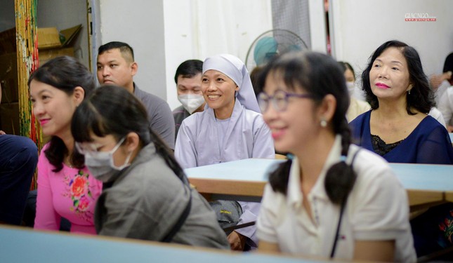 Niềm hoan hỷ trên khuôn mặt của nhiều người khi tham dự buổi trò chuyện Niềm hoan hỷ trên khuôn mặt của nhiều người khi tham dự buổi trò chuyện