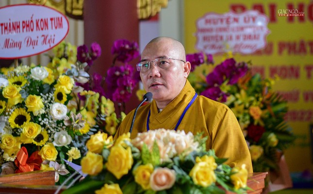 Đại đức Thích Vạn Nhơn, Phó ban kiêm Chánh thư ký Ban Trị sự Phật giáo tỉnh Kon Tum thông qua nội quy, cung thỉnh Ban Chứng minh, Chủ tọa đoàn điều hành phiên trù bị