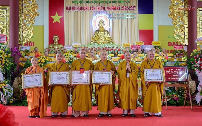 Bằng khen của Trung ương Giáo hội đến tập thể Ban Trị sự Phật giáo tỉnh Kon Tum khóa V