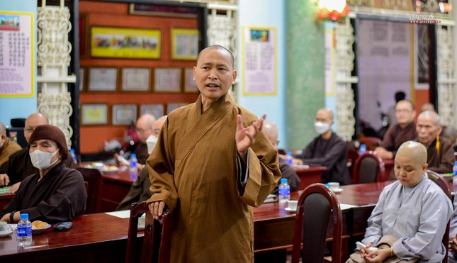 Thượng tọa Thích Minh Quang đặt vấn đề liên quan đến các thủ tục xin cấp phép, xây dựng các tự viện trên địa bàn quận