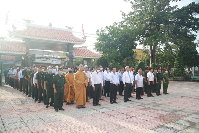 Ban Trị sự Phật giáo quận 7 dâng hương tại Nghĩa trang Liệt sĩ Nhà Bè - Quận 7 - Ảnh: Gia Bảo Ban Trị sự Phật giáo quận 7 dâng hương tại Nghĩa trang Liệt sĩ Nhà Bè - Quận 7 - Ảnh: Gia Bảo