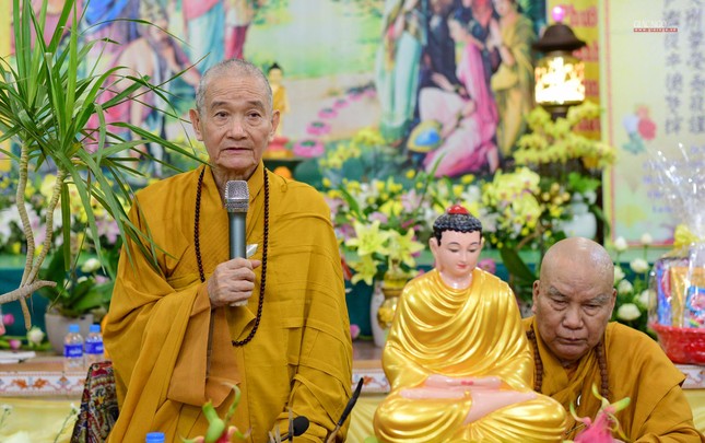 Hòa thượng Thích Thanh Hùng sách tấn các hành giả cố gắng giữ giới, làm thanh tịnh thân, khẩu, ý của mình