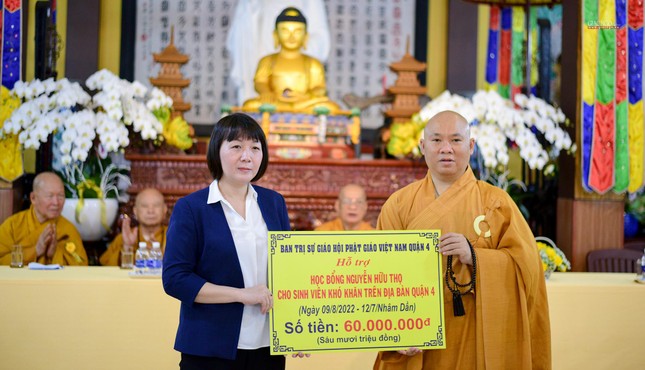 Ban Trị sự Phật giáo quận 4 hỗ trợ 180 triệu cho công tác an sinh xã hội trên địa bàn Ban Trị sự Phật giáo quận 4 hỗ trợ 180 triệu cho công tác an sinh xã hội trên địa bàn