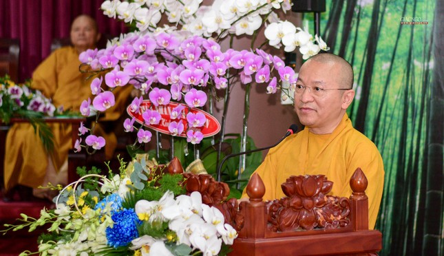 Thượng tọa Thích Nhật Từ, Phó ban Hoằng pháp Trung ương trình bày tại tọa đàm