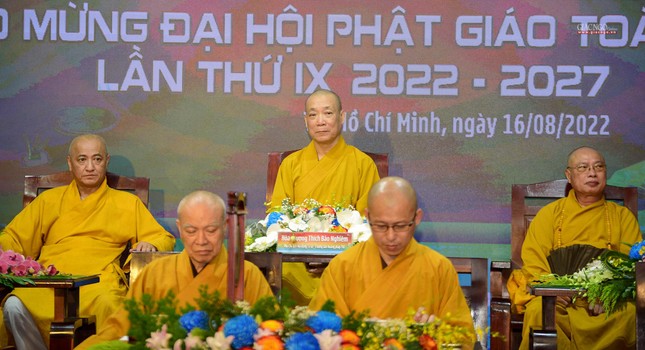 Chư tôn đức lắng nghe các ý kiến đóng góp